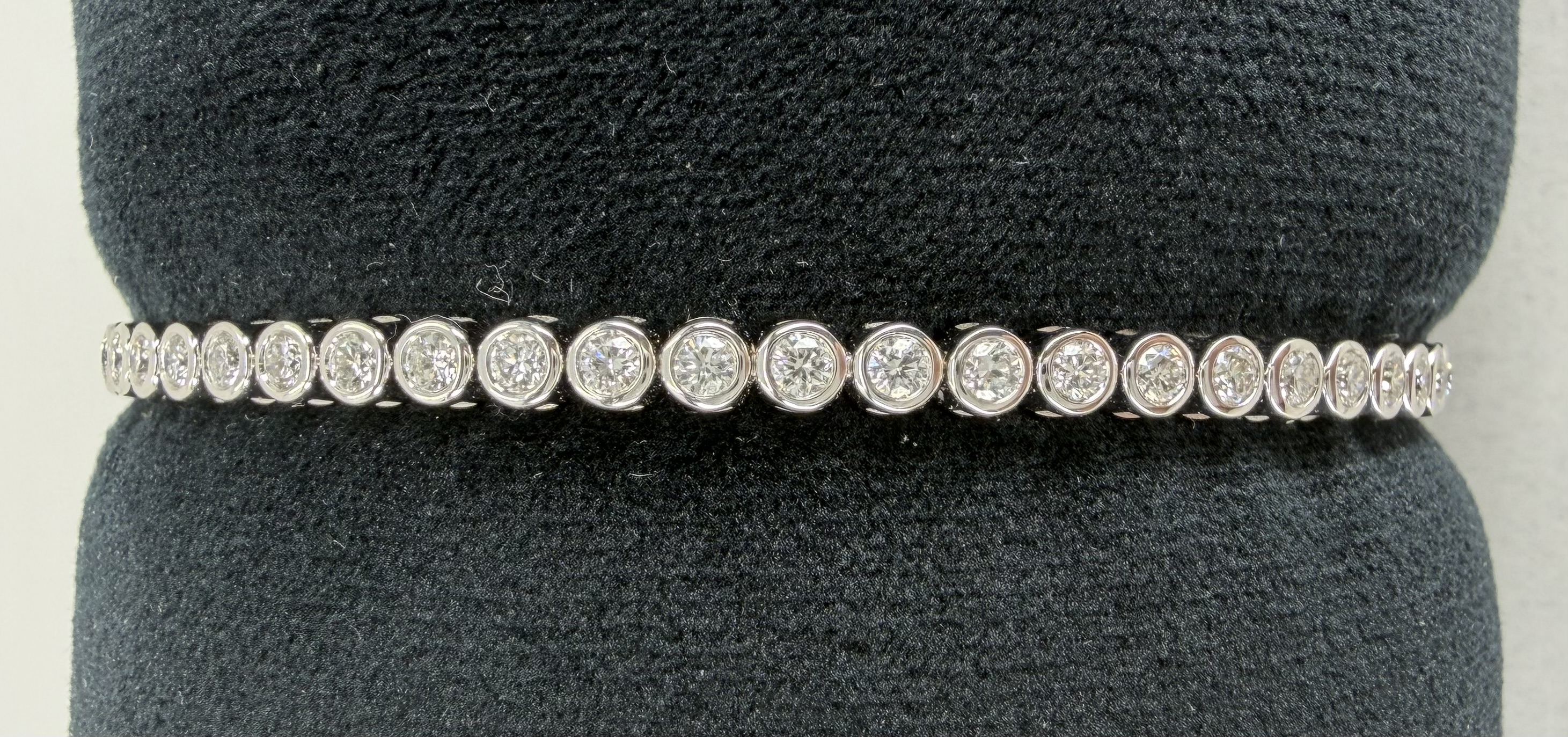 14K White Gold Bezel-Set Diamond Flex Bracelet &ndash; 1.45 CTW