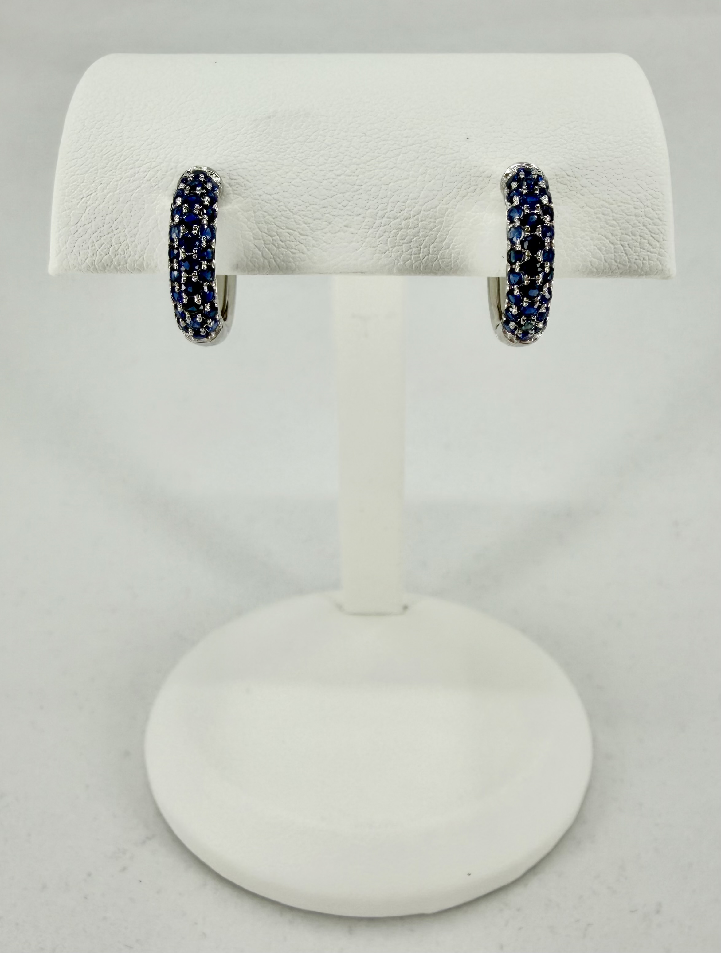 18K White Gold Sapphire Huggie Earrings &ndash; 0.80 CTW