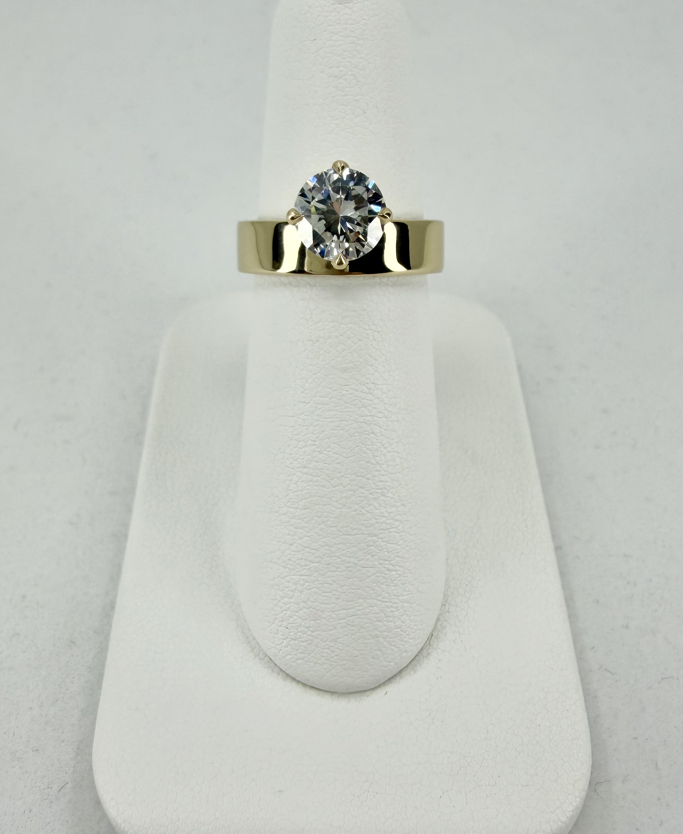 14K Yellow Gold Offset Natural Diamond Ring &ndash; 1.37 CT H/VVS1 GIA