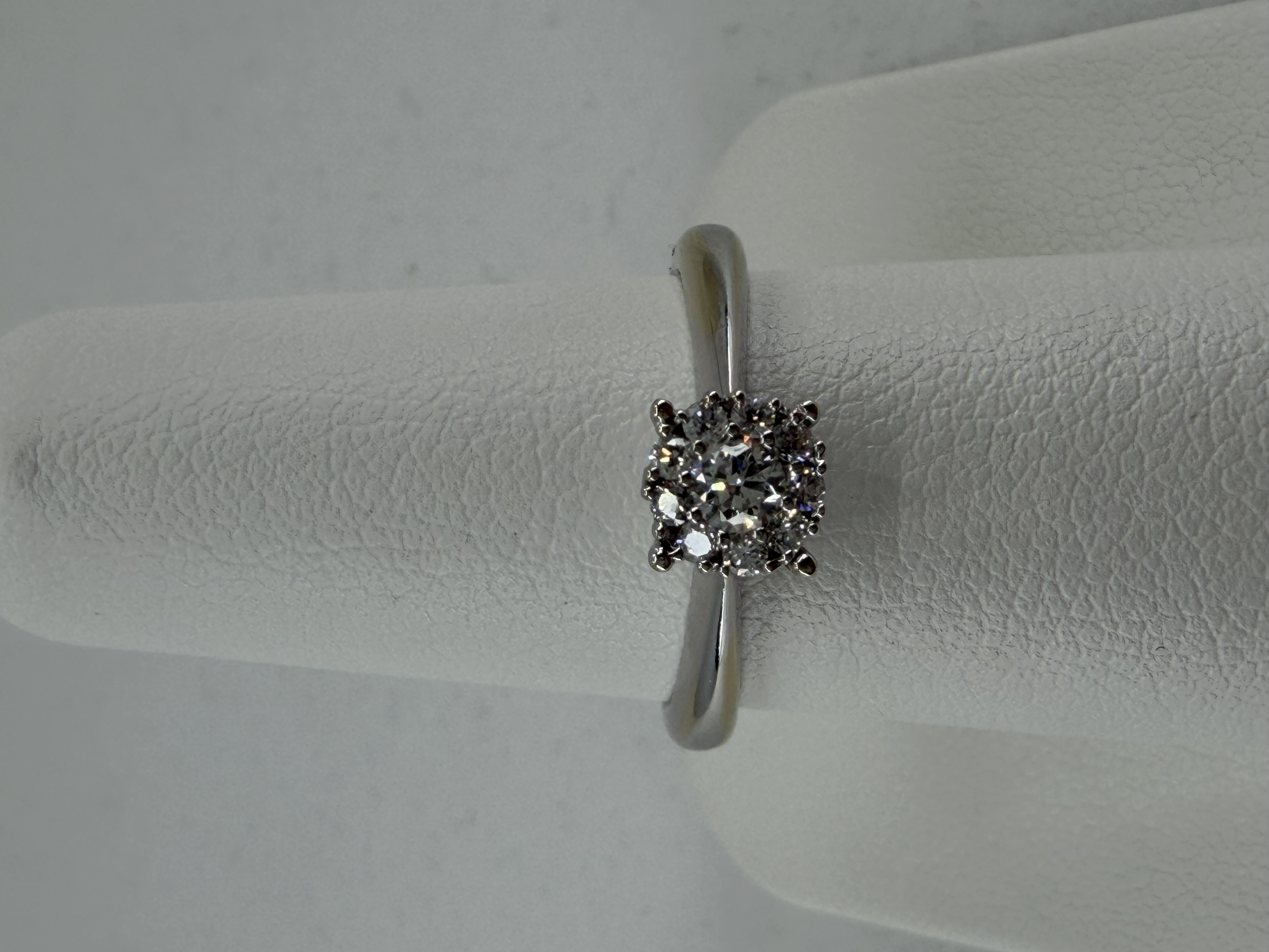 18K White Gold Diamond Cluster Ring
