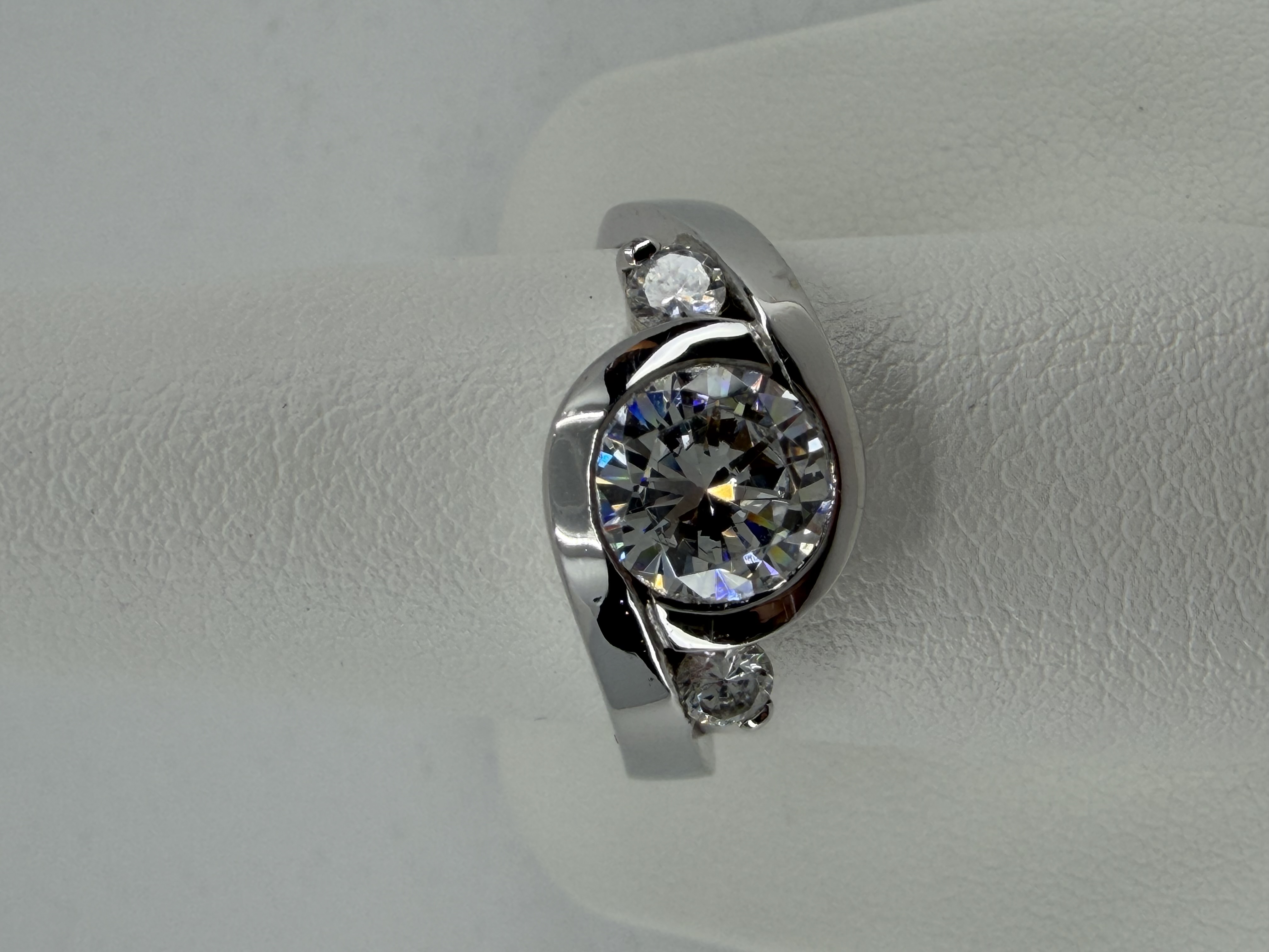 14K White Gold Swirl Design Cubic Zirconia Ring