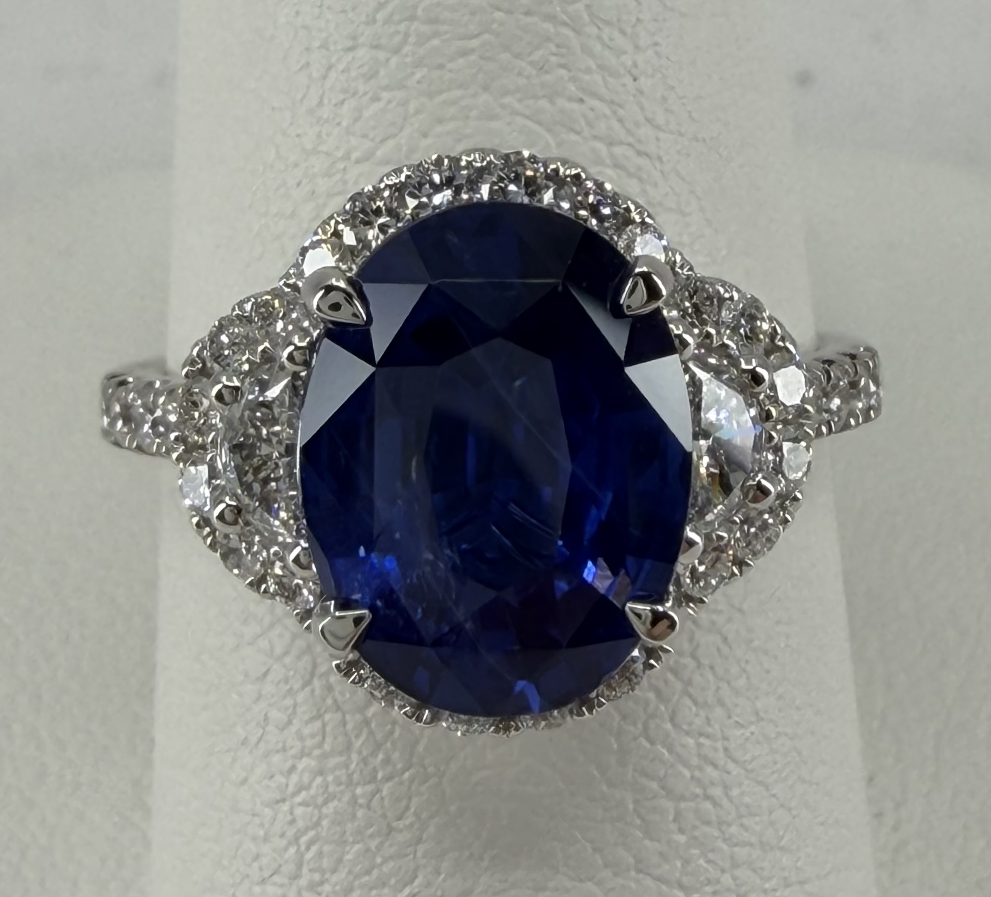 14 Karat White Gold Blue Sapphire & Diamond Halo Ring &ndash; GIA Certified