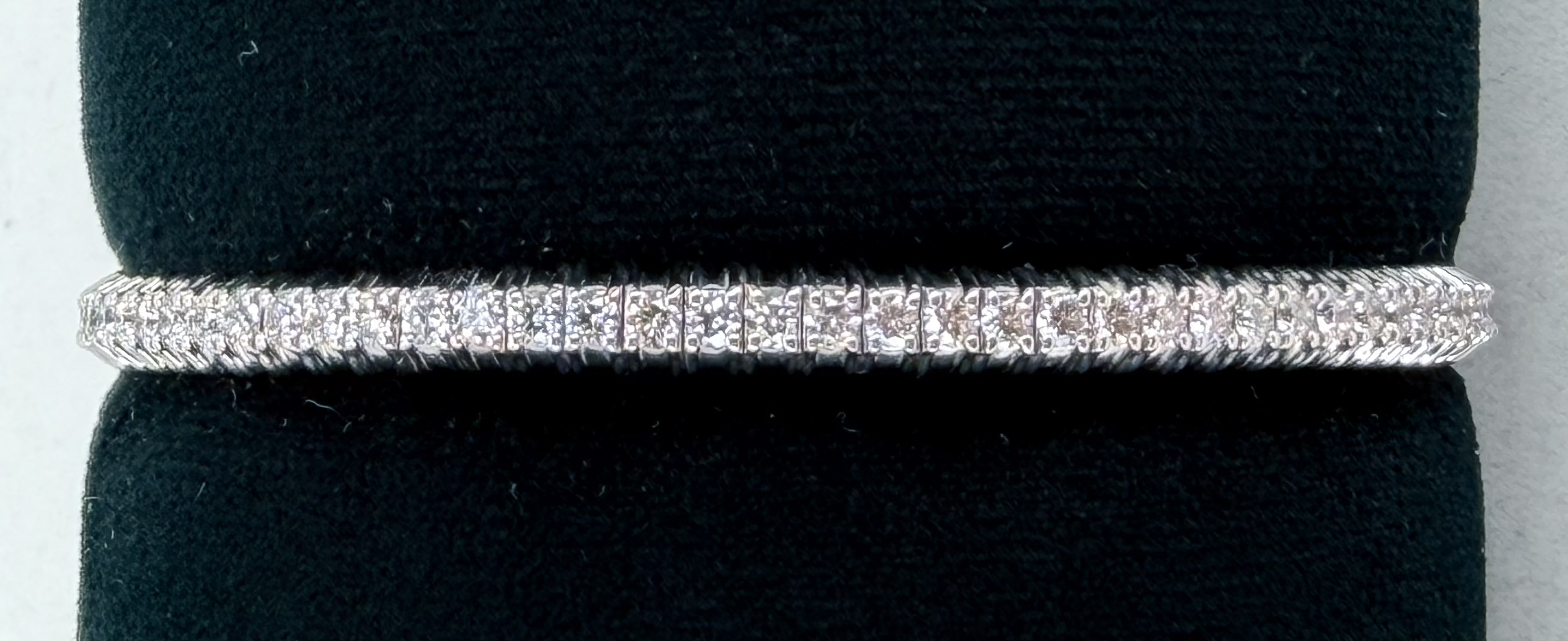18K White Gold Italian Diamond Stretch Bracelet &ndash; 3.28 CTW, F/VS