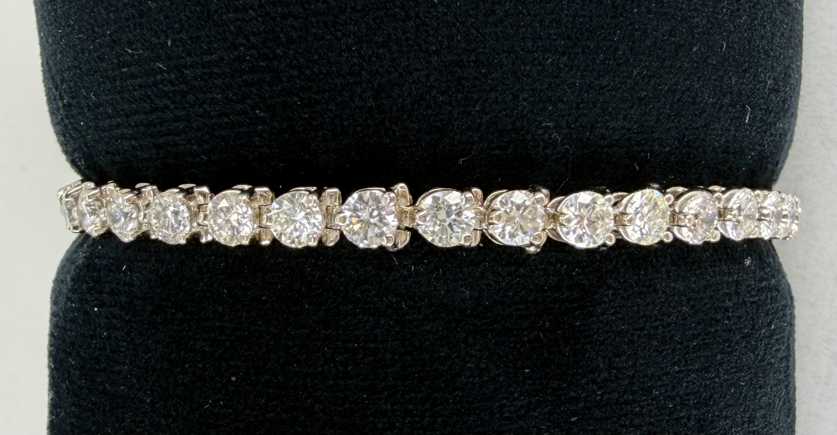 14K White Gold Diamond Tennis Bracelet &ndash; 8.00 CTW