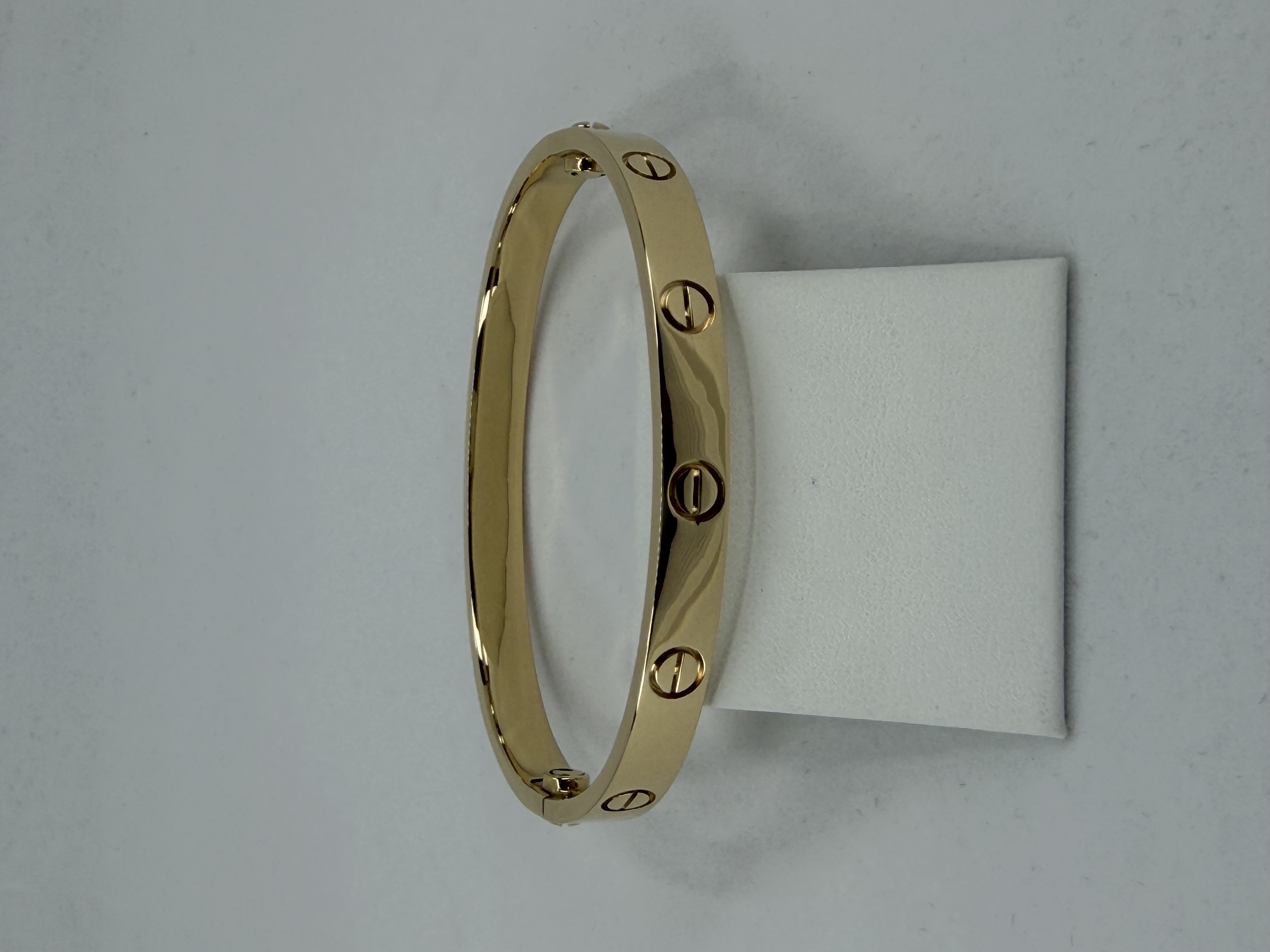 18K Yellow Gold Screw Motif Bangle Bracelet &ndash; Size 17