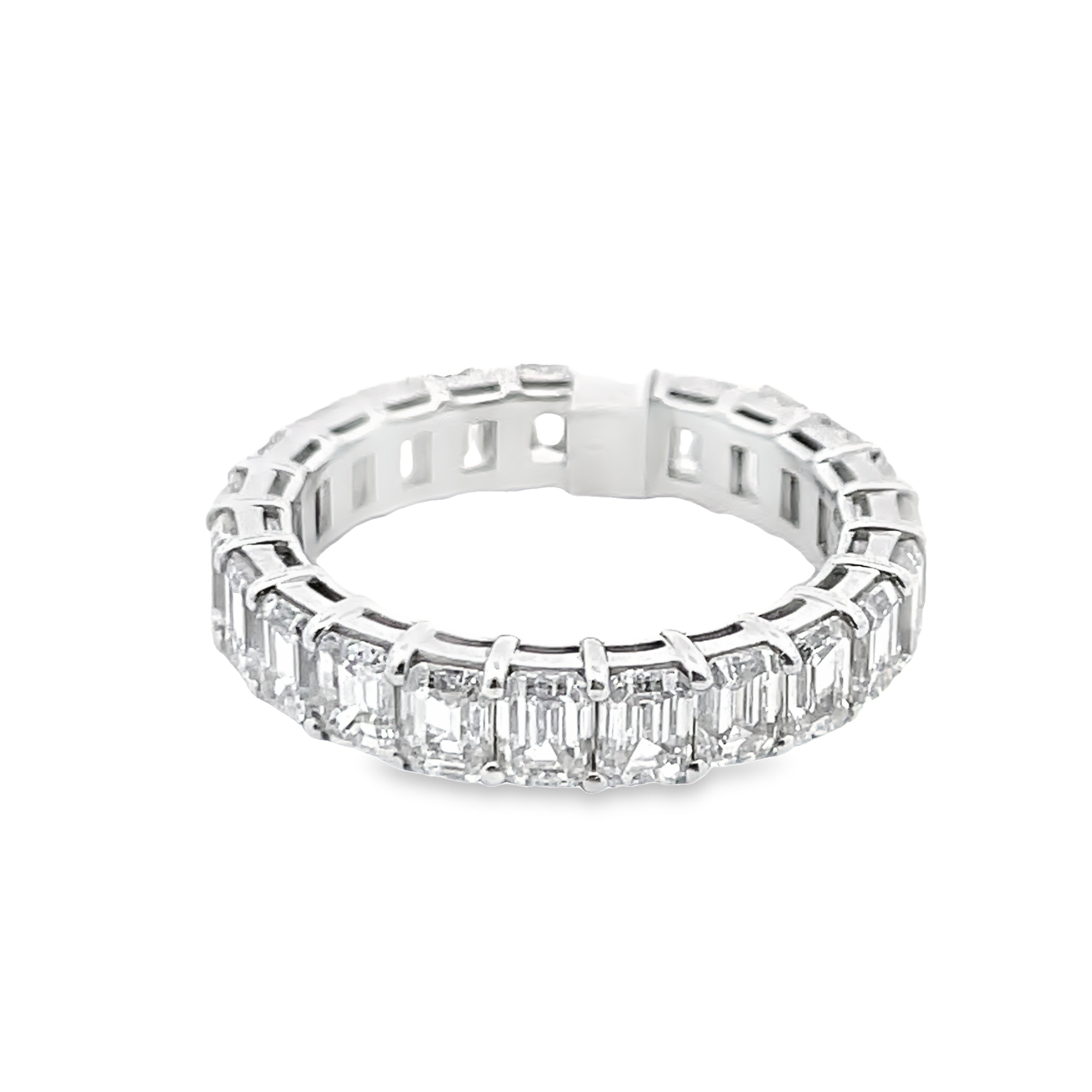 4.50CTW DIAMOND ETERNITY BAND CONTAINING 23 EMERALD CUT DIAMONDS 18KW