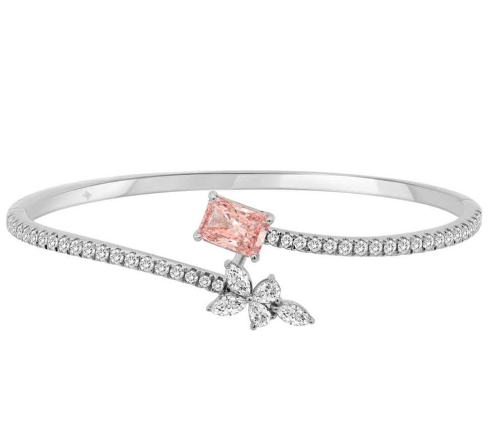 SUPER MAN MADE CREATED 3.00CTW DIAMOND BYPASS HINGED BANGLE BRACELET CONTAINING: 1 RADIANT CUT PINK DIAMOND + 3 MARQUISE +2 PEAR SHAPE + 40 ROUND WHITE DIAMONDS F VS2 14KW