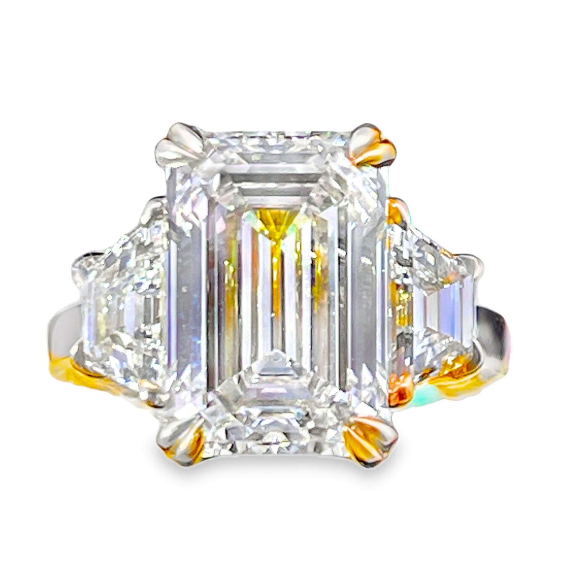 SUPER MAN MADE CREATED 8.72CTW DIAMOND 3-STONE ENGAGEMENT RING CONTAINING 7.22CT EMERALD CUT DIAMOND CENTER G VS1 IGI LG617447517+ 2 TRAPEZOID DIAMONDS  1.50CTW 14KY