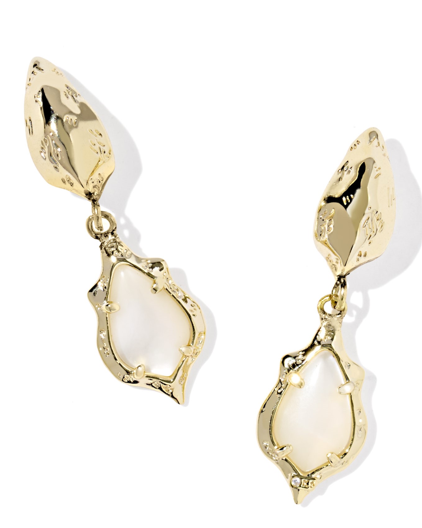 KENDRA SCOTT ADRIANA SCALLOP FRAME HUGGIE EARRINGS NATURAL MOTHER OF PEARL GOLD