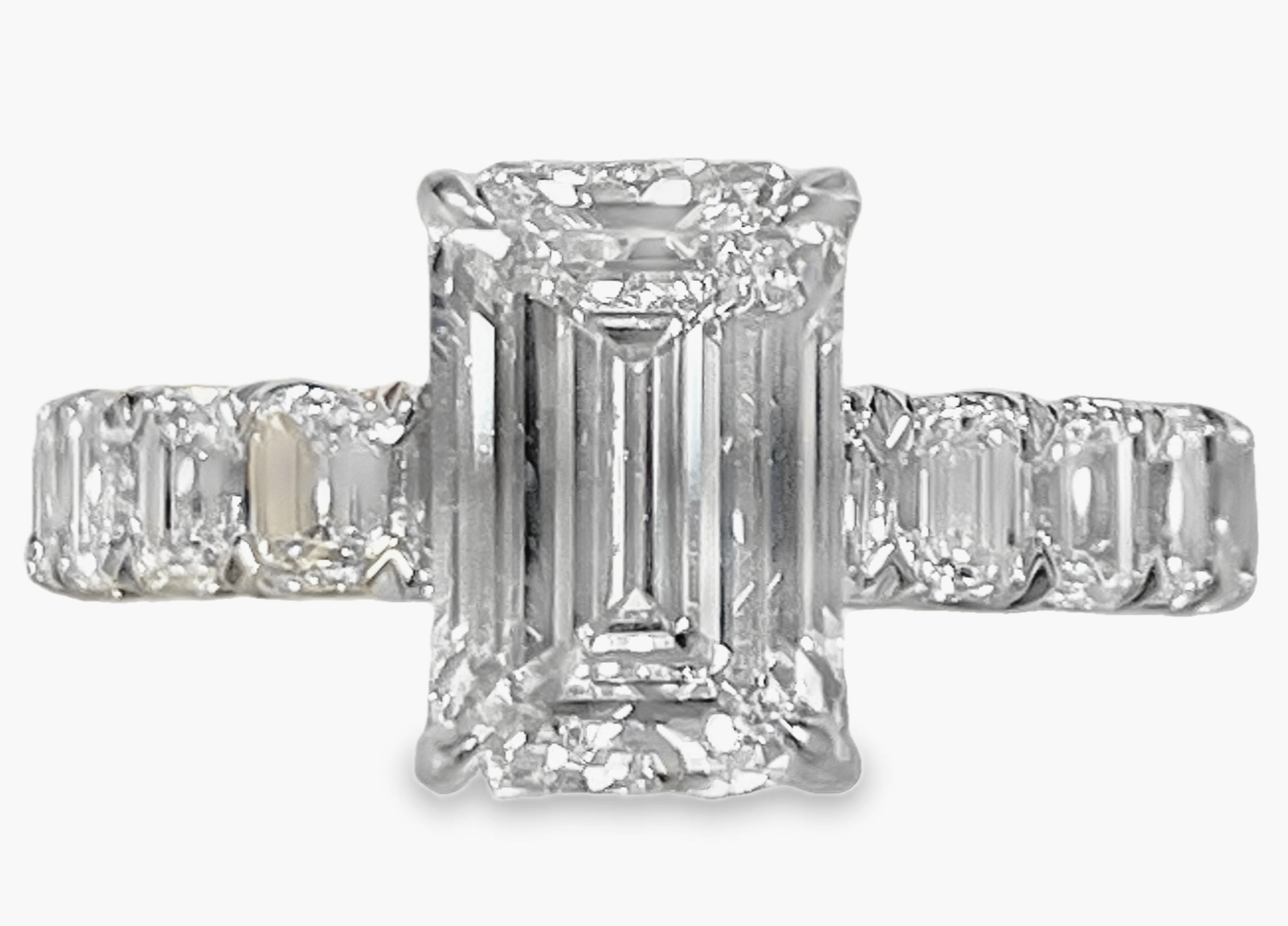 SUPER MAN MADE CREATED 5.34CTW ENGAGEMENT RING CONTAINING: 3.05CT 100-FACET EMERALD CUT DIAMOND CENTER F VS1 FDX 74000220102 + 14 EMERALD CUT DIAMONDS + 20 ROUND DIAMONDS 2.29CTW 14KW