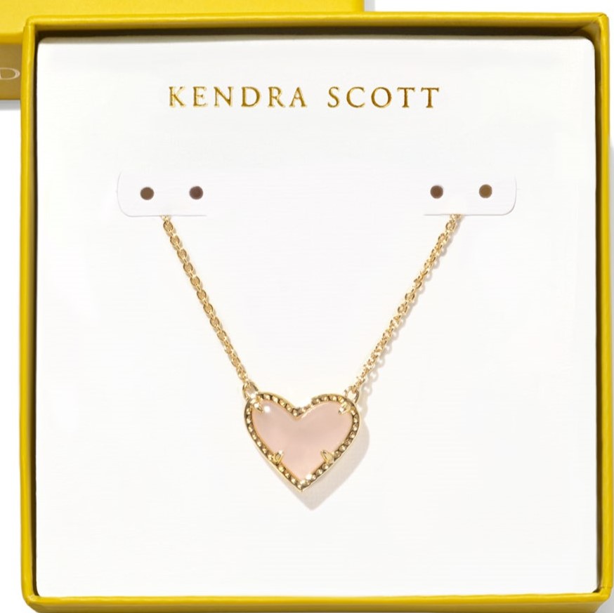 KENDRA SCOTT BOXED ARI HEART ROSE QUARTZ GOLD TONE PENDANT