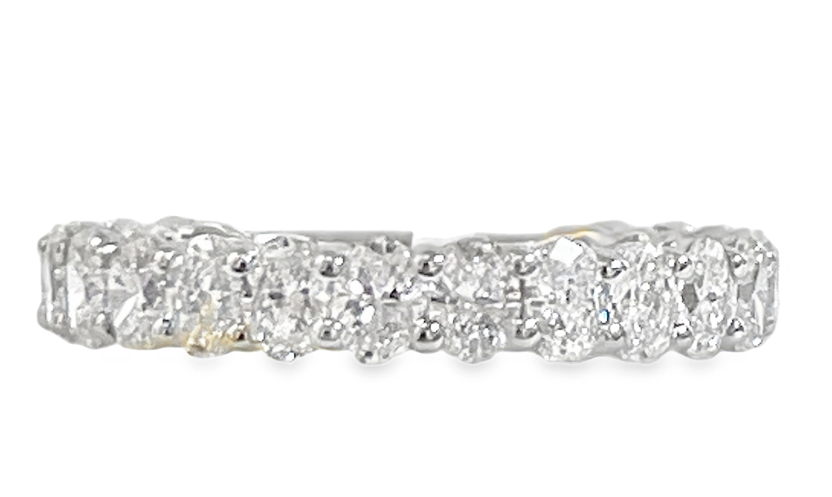 SUPER MAN MADE CREATED 1.97CTW 20 OVAL DIAMOND LDS BAND 14KW
