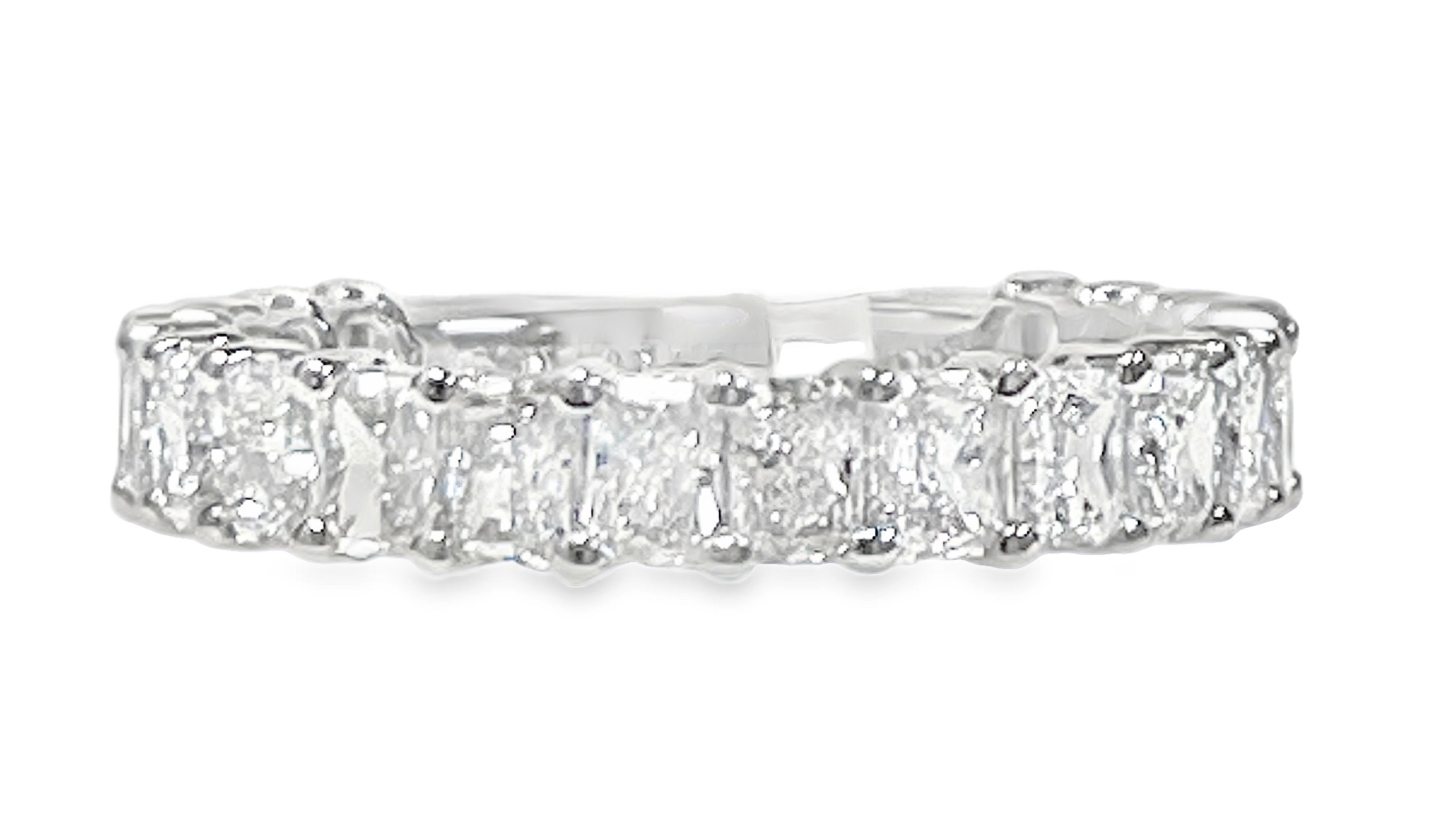 SUPER MAN MADE CREATED 2.03CTW 20 RADIANT-CUT DIAMOND LDS BAND 14KW