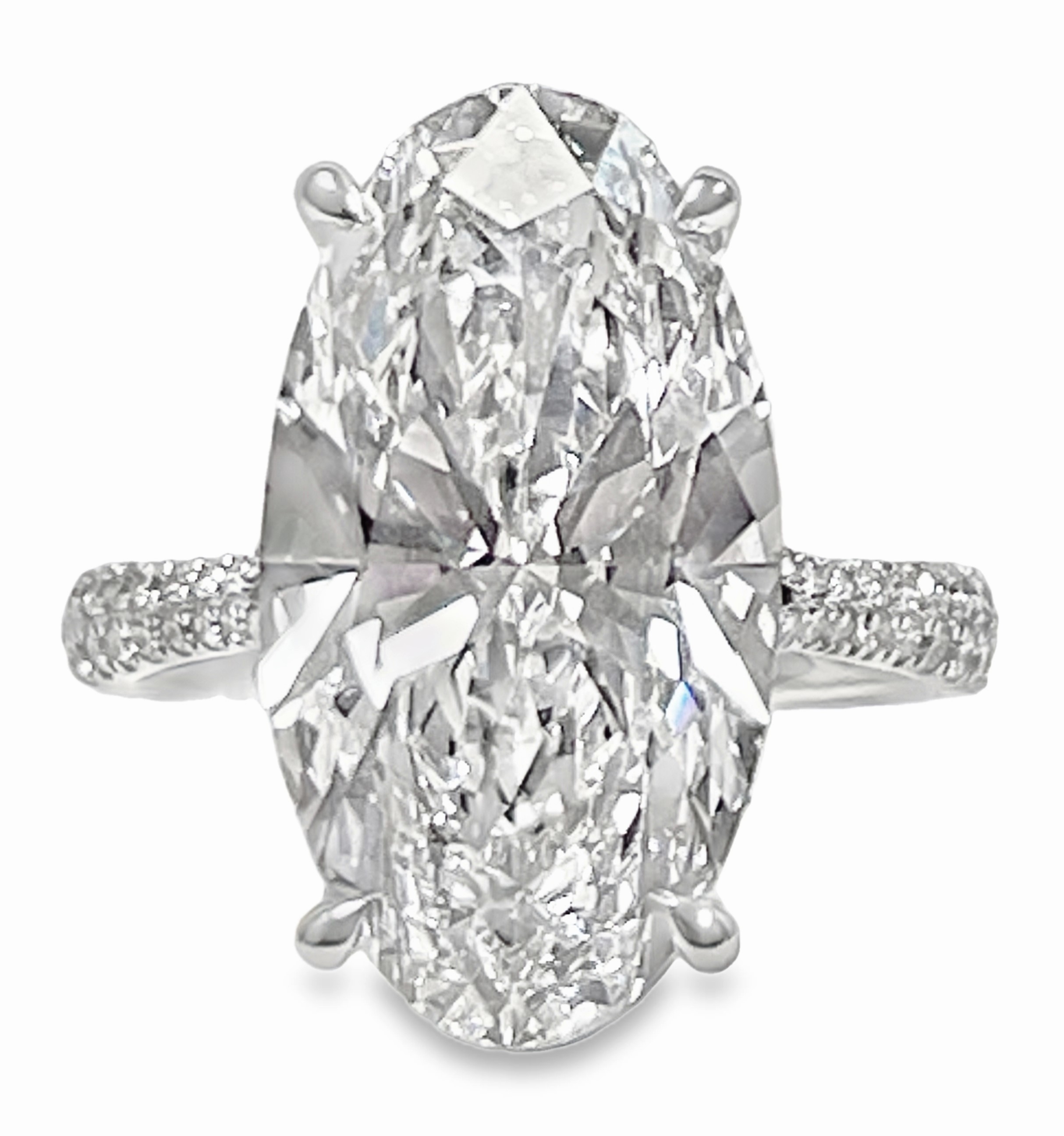 SUPER MAN MADE CREATED 8.31CTW DIAMOND ENGAGEMENT RING: 8.06CT OVAL DIAMOND E VS1 IGI LG811627957 + 52 ROUND MELEE DIAMONDS 1/4CTW 14KW