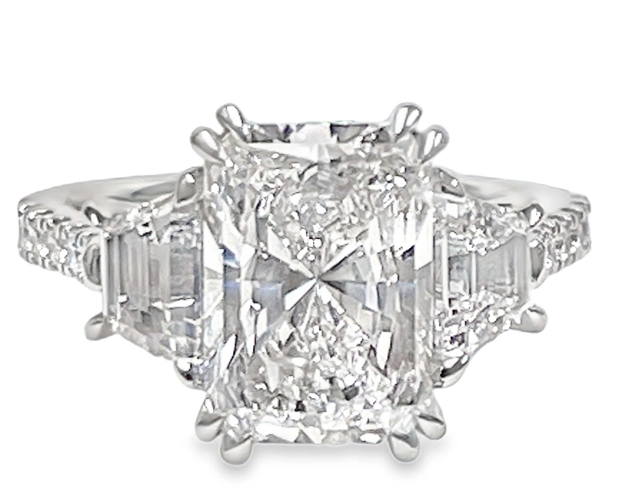 SUPER MAN MADE CREATED 5.49CTW ENGAGEMENT RING: 4.01CT RADIANT CUT DIAMOND CENTER E VVS2 IGI LG779649958 + 2 TRAPEZOID DIAMONDS + 16 ROUND MELEE DIAMONDS 1.48CTW 14KW