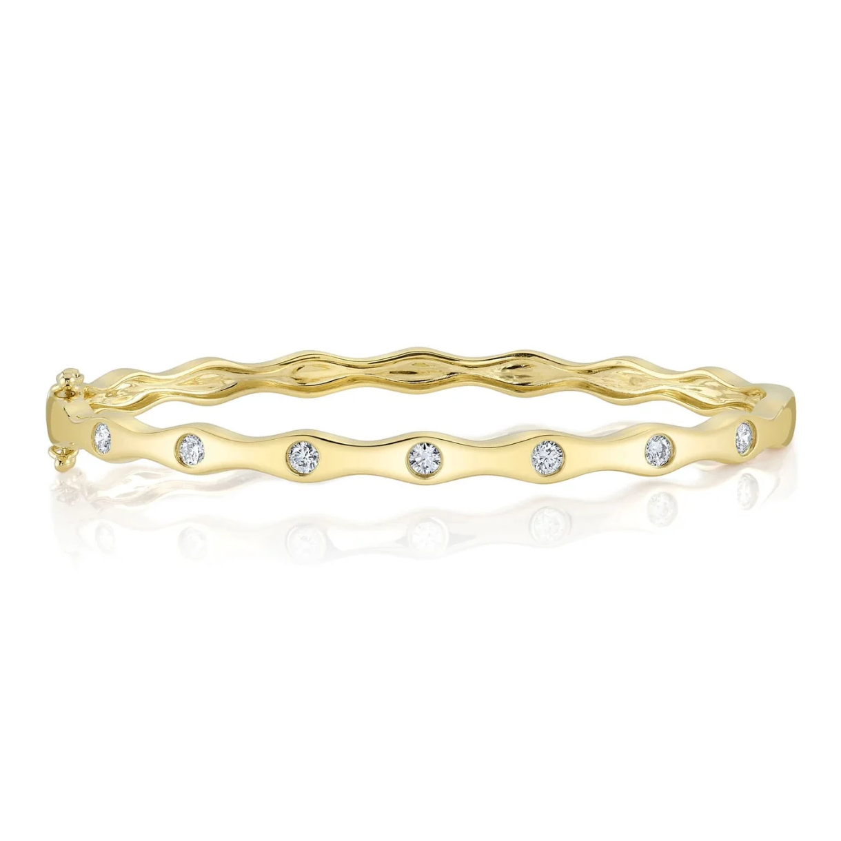 .45CTW SCALLOP-EDGE HINGED OVAL BANGLE CONTAINING: 7 ROUND FLUSH-SET DIAMONDS; 14KY